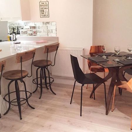 Spacious 1 Bedroom Split Level Old Pub Conversion Tower Bridge Londra Exterior foto