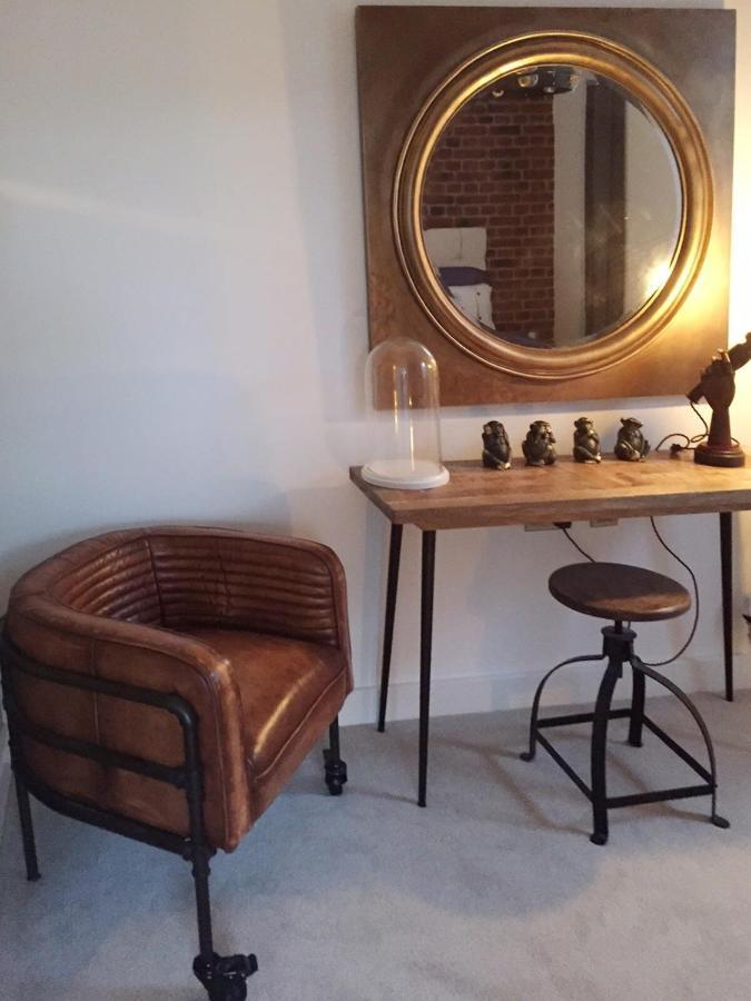 Spacious 1 Bedroom Split Level Old Pub Conversion Tower Bridge Londra Exterior foto