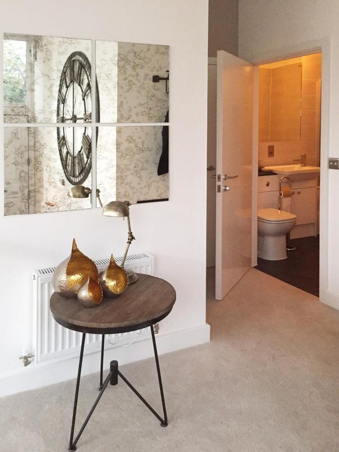 Spacious 1 Bedroom Split Level Old Pub Conversion Tower Bridge Londra Exterior foto