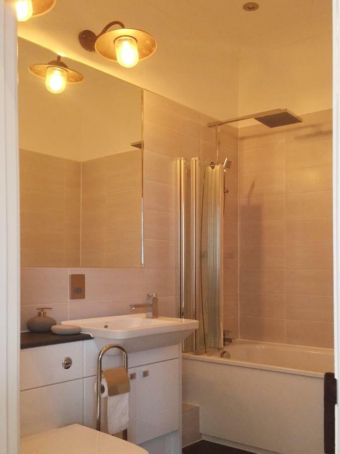 Spacious 1 Bedroom Split Level Old Pub Conversion Tower Bridge Londra Exterior foto